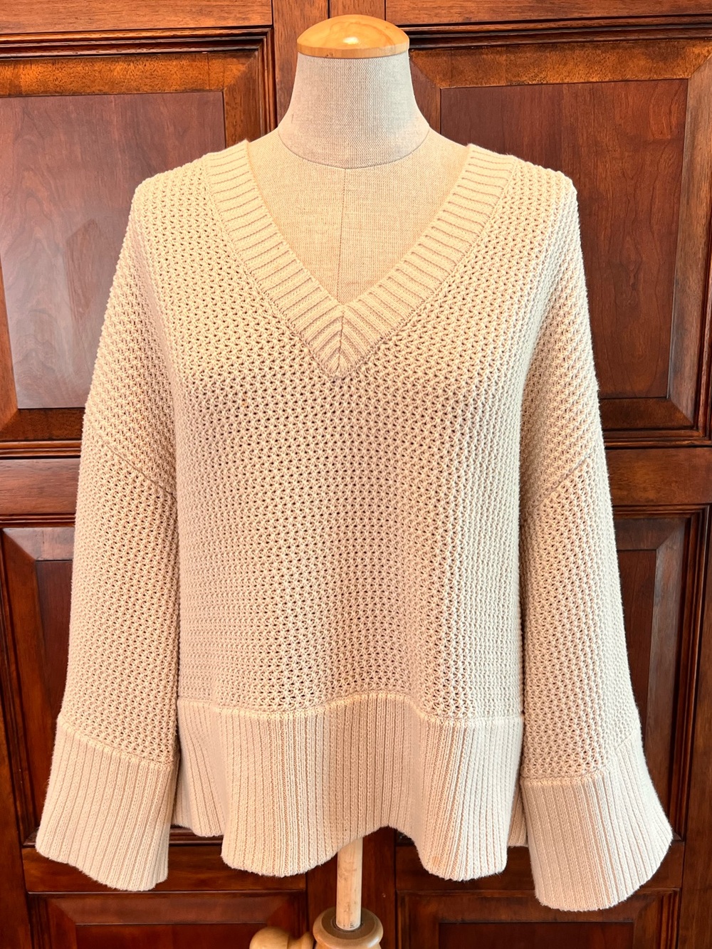 PAPER LABEL Cream Oversized V-Neck Chunky Knit Sweater - Size MEDIUM